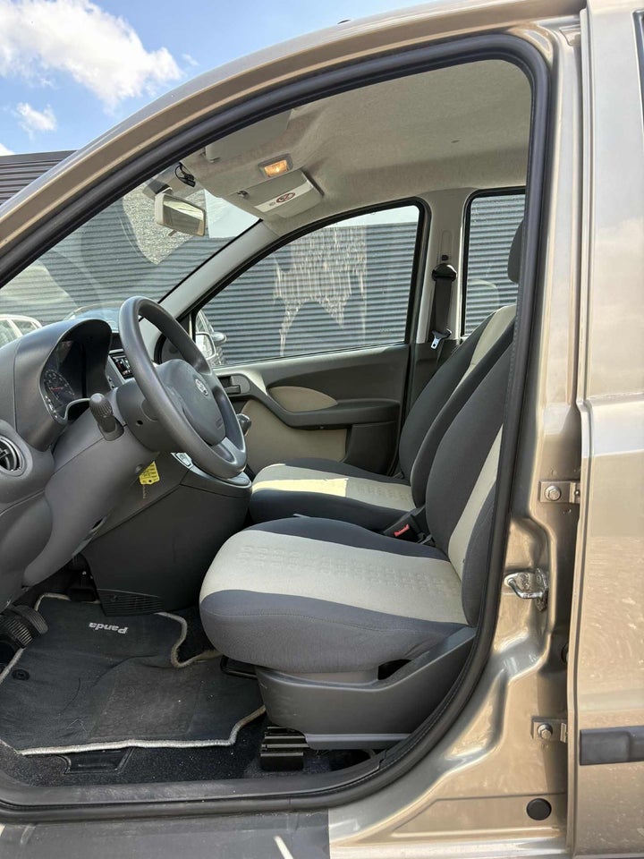 Ford Mondeo 1,8 125 Ambiente stc. 5d