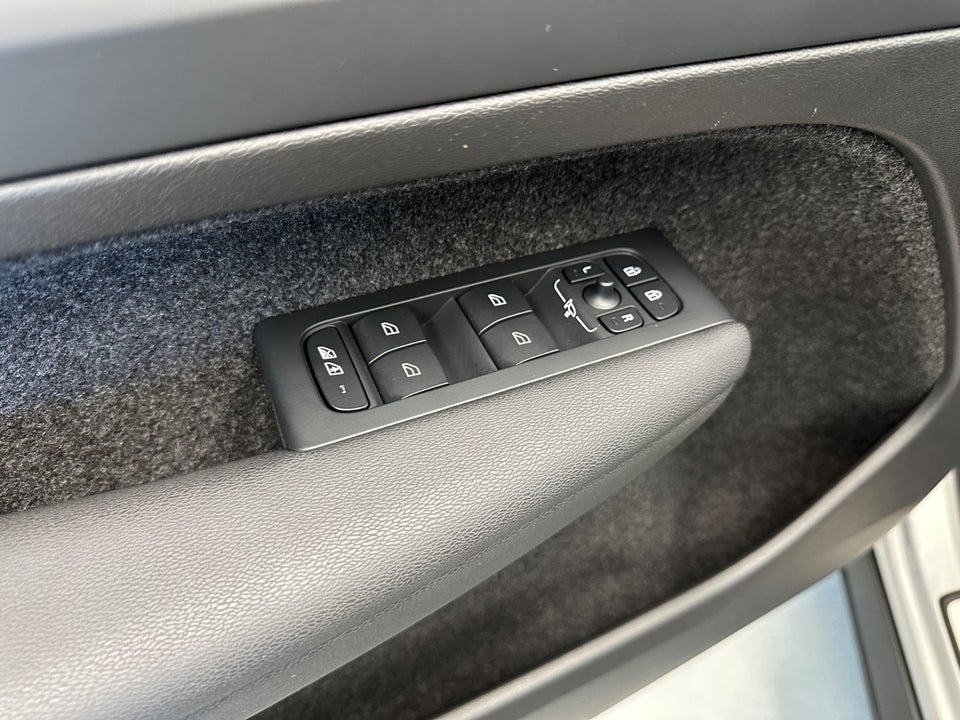 Volvo XC40 ReCharge Start 5d