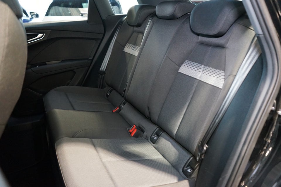 Audi Q4 e-tron 40  5d