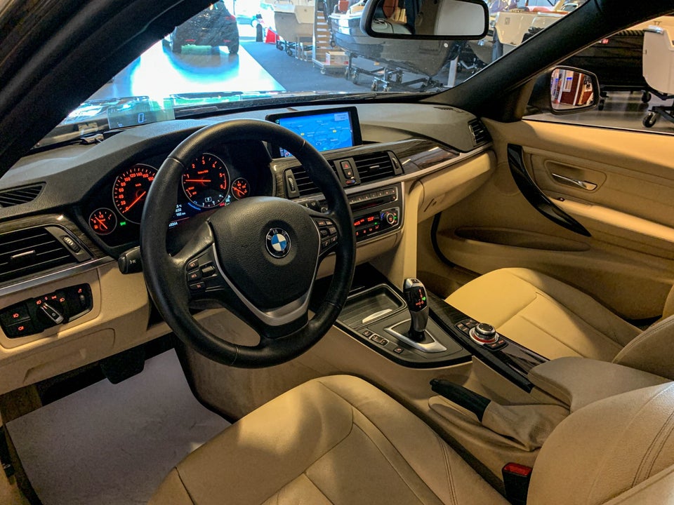 BMW 330d 3,0 Touring Luxury Line aut. 5d