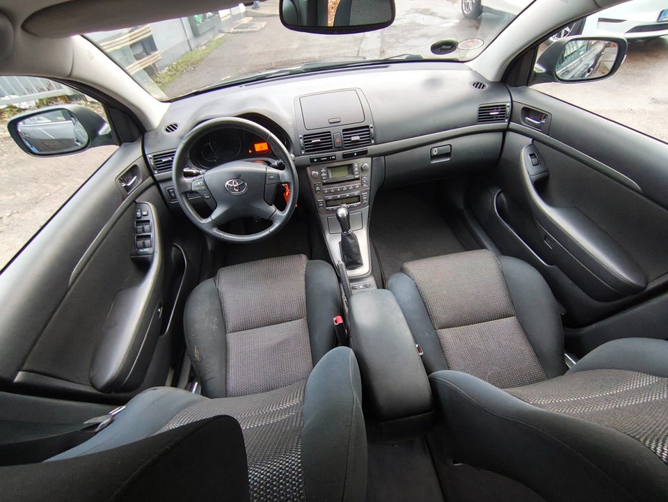 Toyota Avensis 1,8 VVT-i Elegance stc. 5d