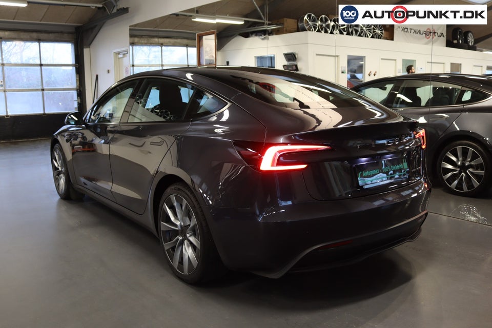 Tesla Model 3 Long Range AWD 4d