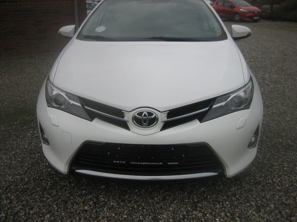 Toyota Auris 2,0 D-4D T2 Touring Sports Skyview 5d