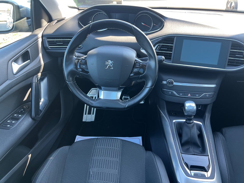 Peugeot 308 1,2 e-THP 130 Active 5d