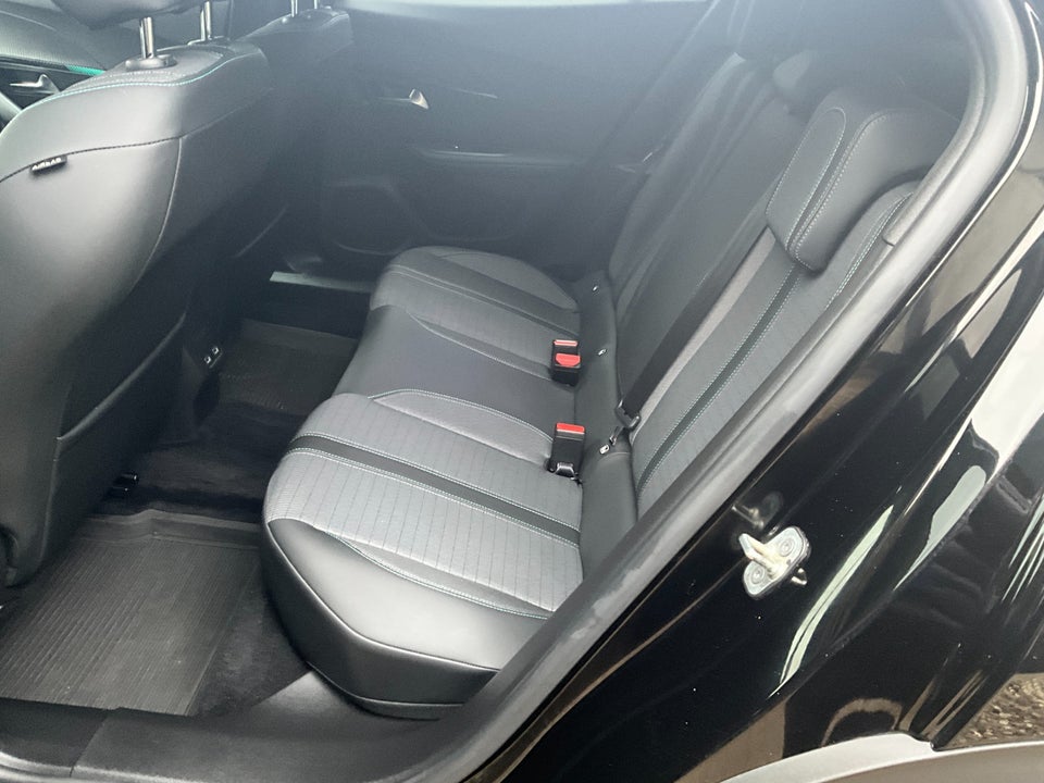 Peugeot 2008 1,2 PureTech 130 Platin Sport 5d