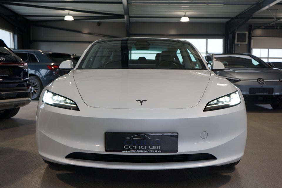 Tesla Model 3 Long Range AWD 4d