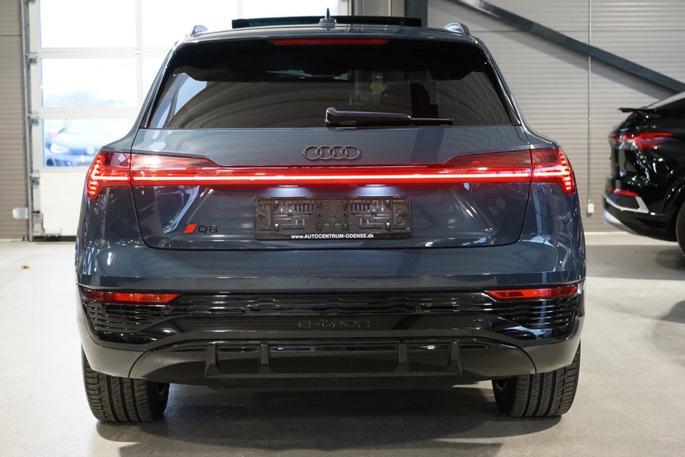 Audi Q8 e-tron 55 S-line quattro 5d