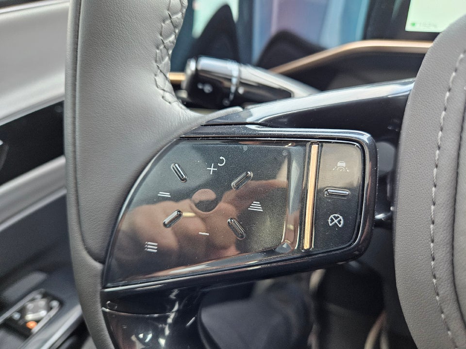 Hongqi EH7 111 Exclusive 4d