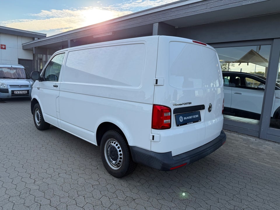 VW Transporter 2,0 TDi 102 Kassevogn kort