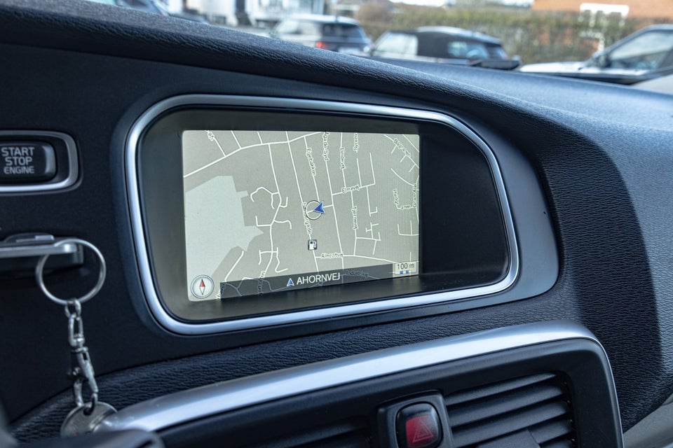 Volvo V40 2,0 D3 150 Momentum aut. 5d