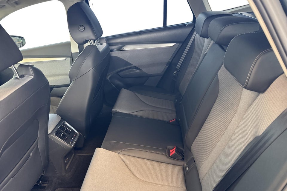 Skoda Enyaq 60 iV Loft 5d