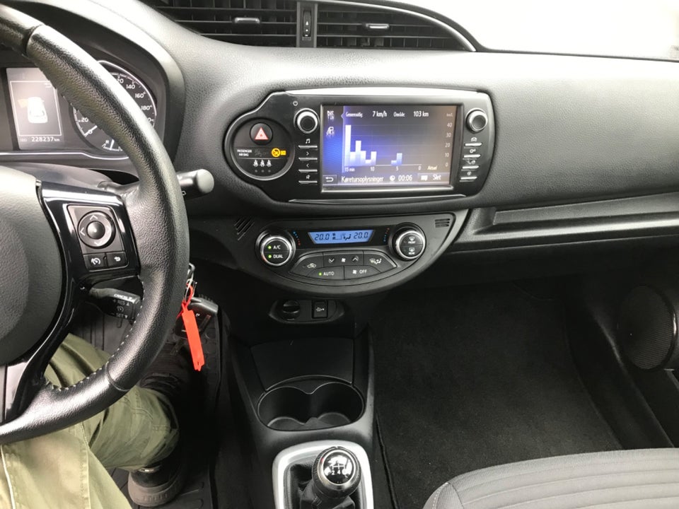 Toyota Yaris 1,0 VVT-i T2 Premium 5d