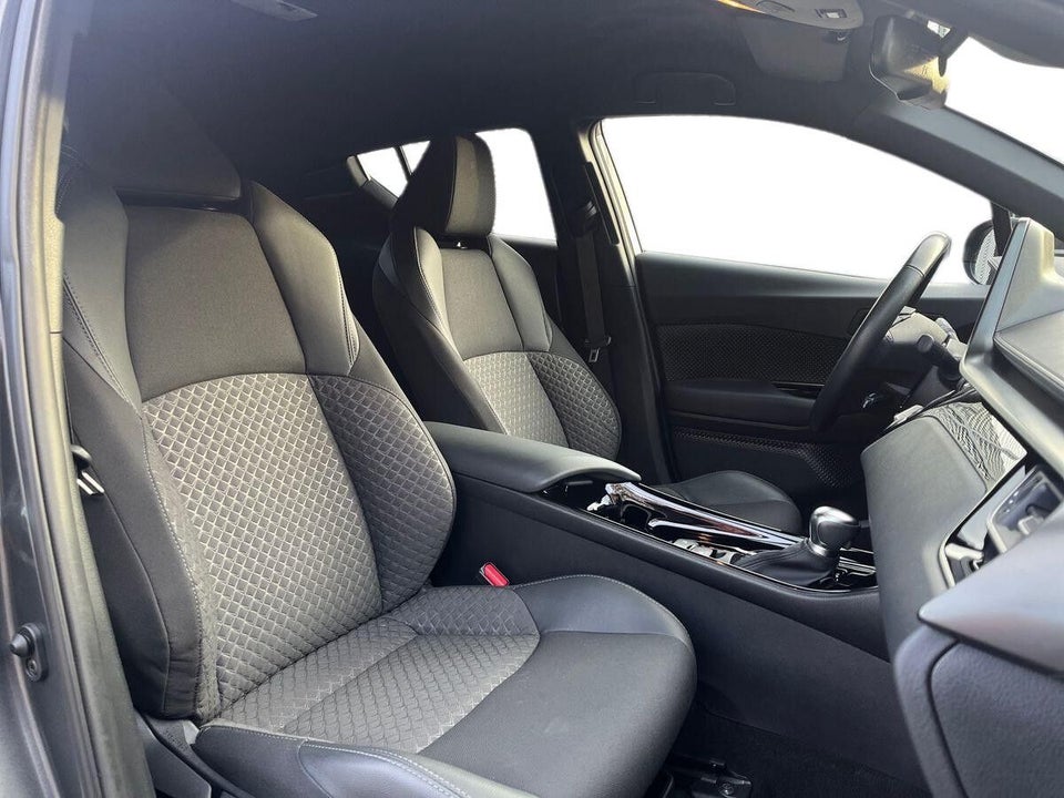 Toyota C-HR 1,8 Hybrid C-LUB Premium CVT 5d