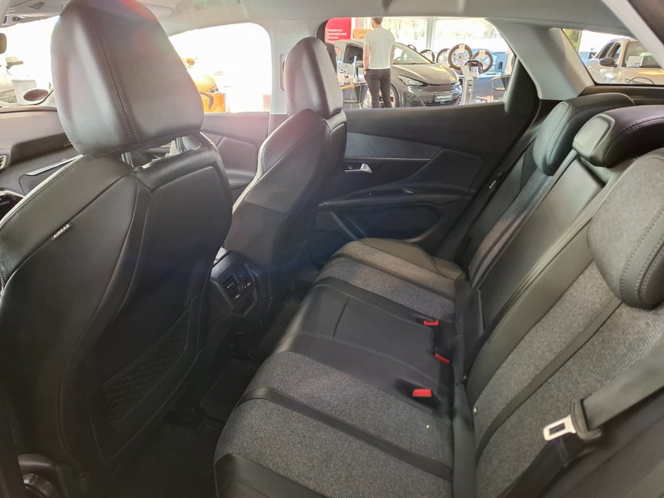 Peugeot 3008 1,6 Hybrid Allure Limited EAT8 5d