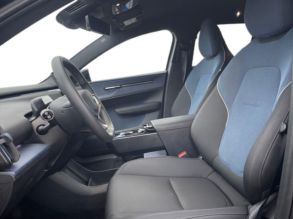 Volvo EX30 Extended Range Plus 5d