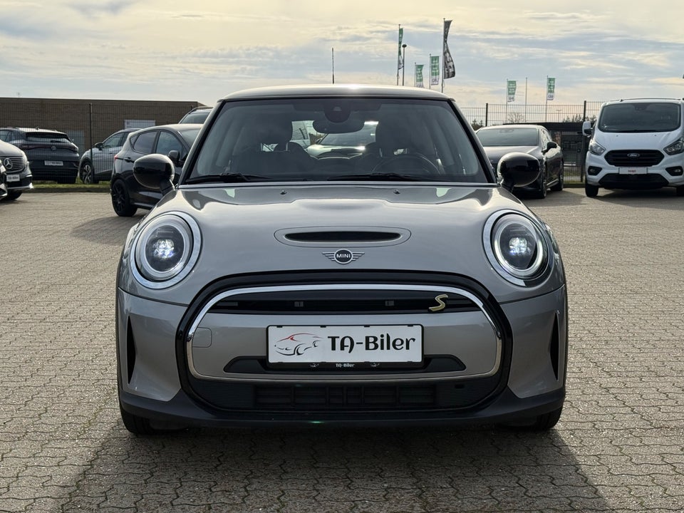 MINI Cooper SE Essential 3d