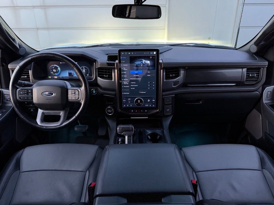 Ford F-150 Lightning Lariat Standard Range 4d