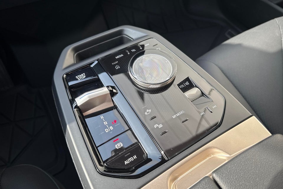 BMW iX xDrive40 Supercharged 5d