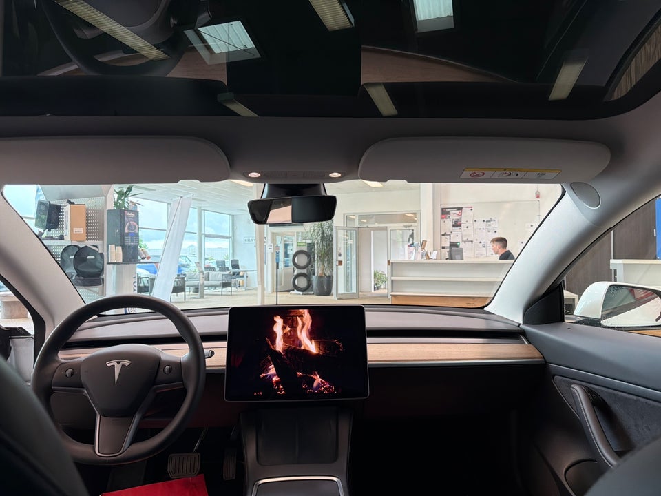 Tesla Model 3 Standard Range+ RWD 4d
