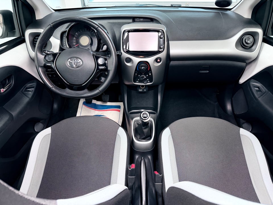 Toyota Aygo 1,0 VVT-i x-wave Sky 5d