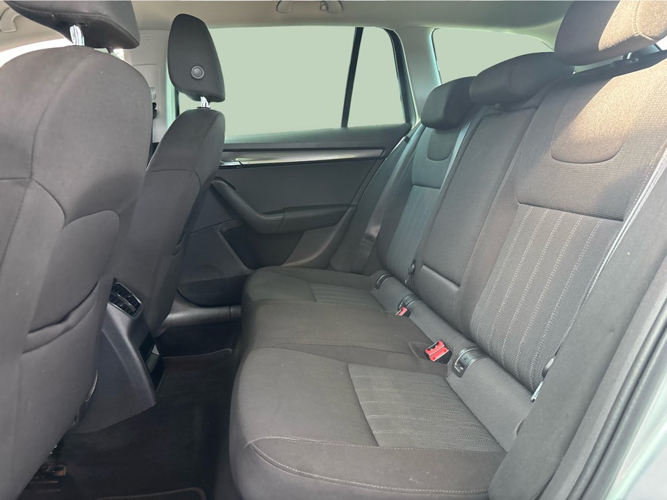 Skoda Octavia 2,0 TDi 150 Celebration Combi DSG 5d