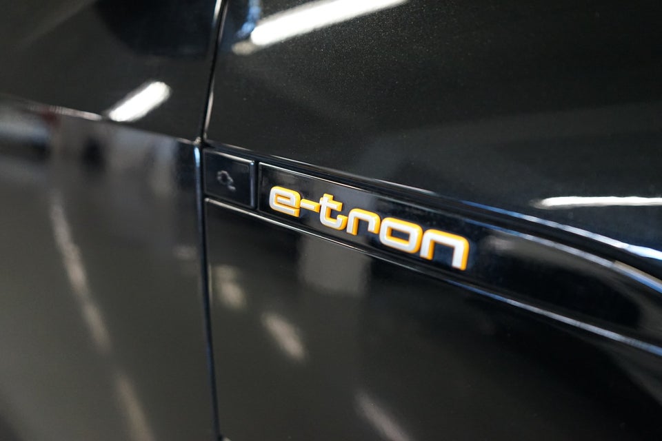 Audi e-tron 55 S-line quattro 5d