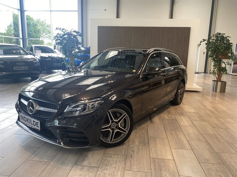 Mercedes C300 de 2,0 AMG Line stc. aut. 5d
