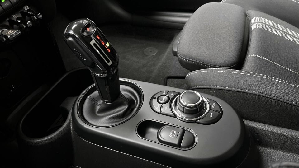 MINI Cooper SE Essential 3d