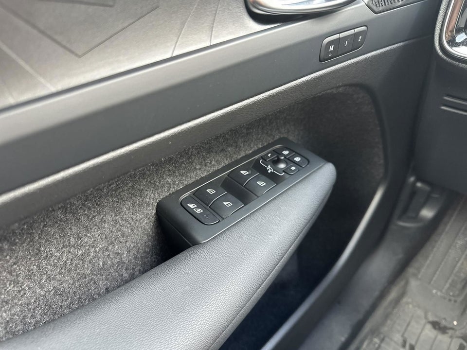 Volvo XC40 ReCharge Twin Ultimate 5d