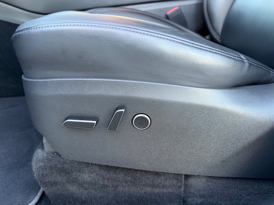 Tesla Model Y Long Range AWD 5d