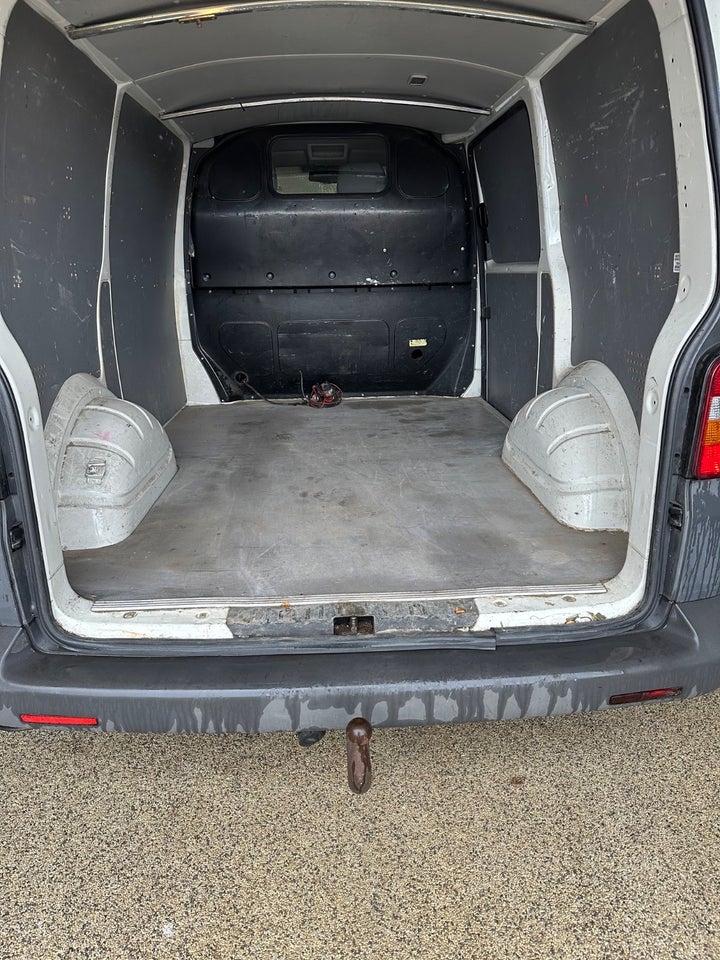 VW Transporter 1,9 TDi 84 Kassevogn kort