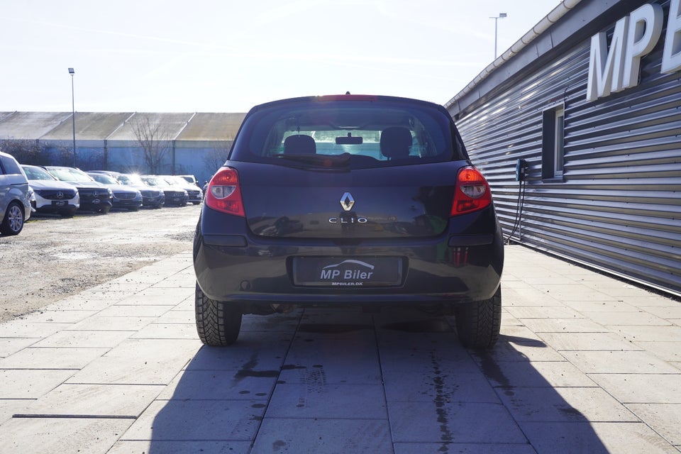 Renault Clio III 1,2 16V Authentique 5d