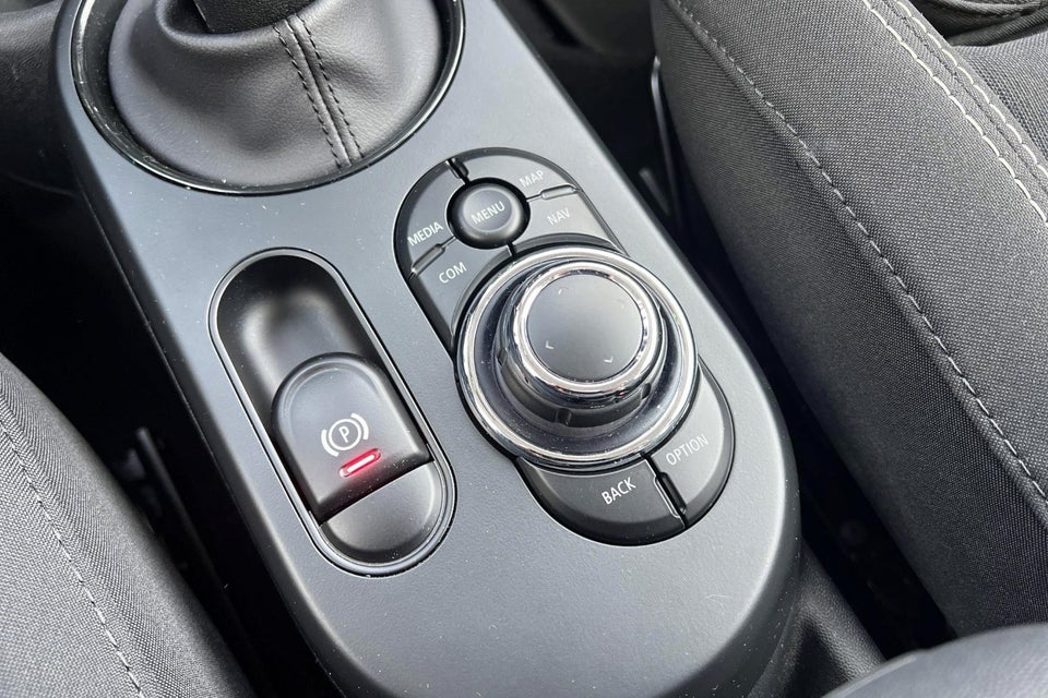 MINI Cooper SE Essential 3d