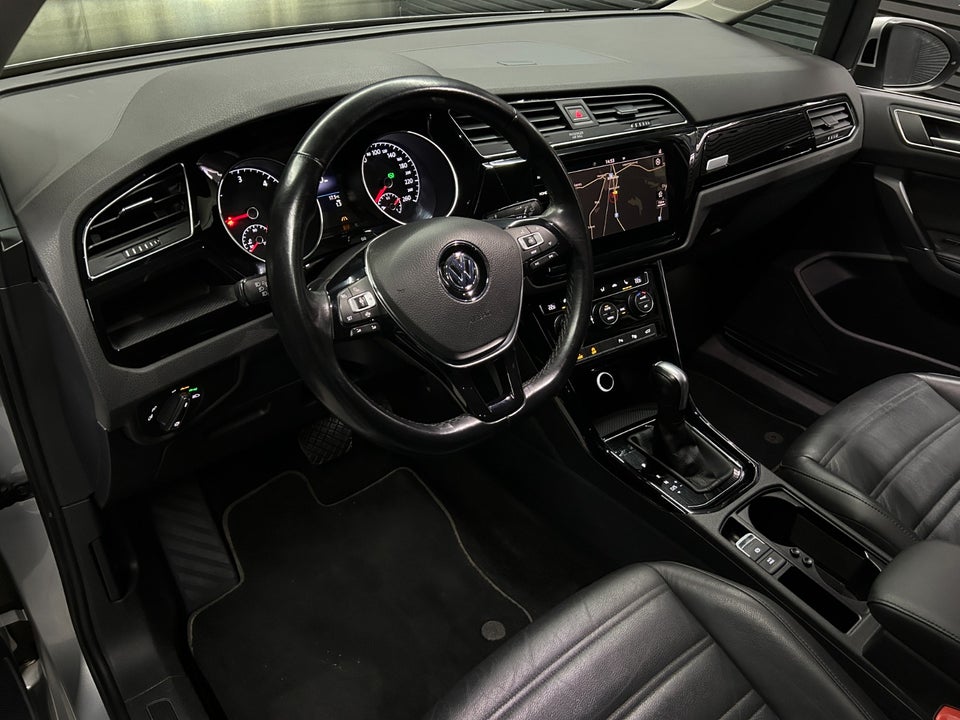 VW Touran 2,0 TDi 150 Highline DSG 7prs 5d