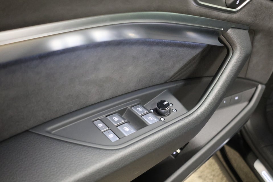 Audi SQ8 e-tron quattro 5d