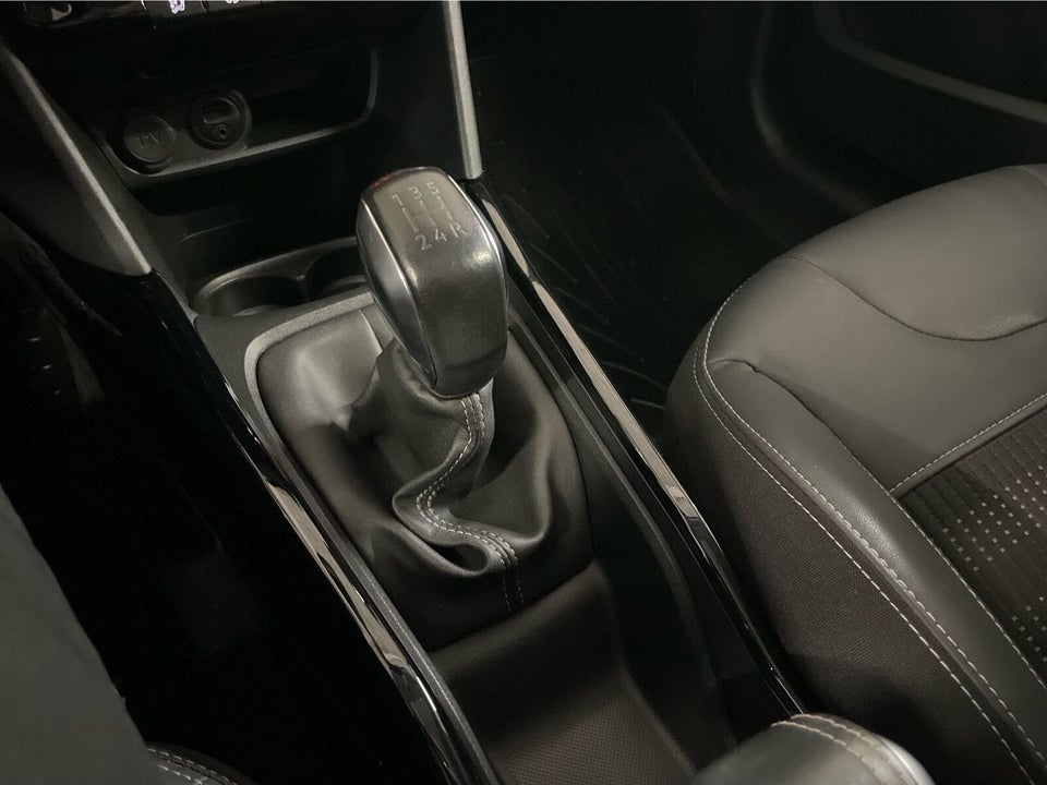 Peugeot 2008 1,2 e-THP 110 Selection Sky 5d