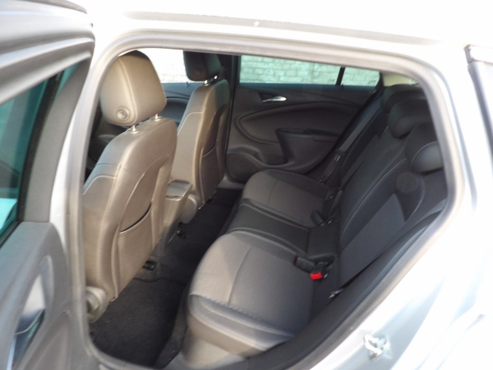 Opel Astra 1,6 T 200 Innovation Sports Tourer 5d