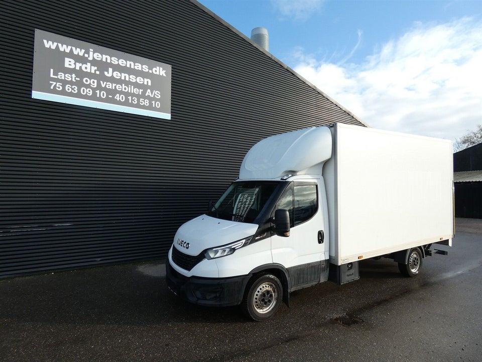Iveco Daily 3,0 35S18 Box m/lift AG8 2d