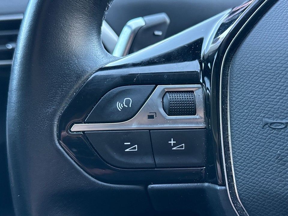 Peugeot 3008 1,6 Hybrid First Selection EAT8 5d