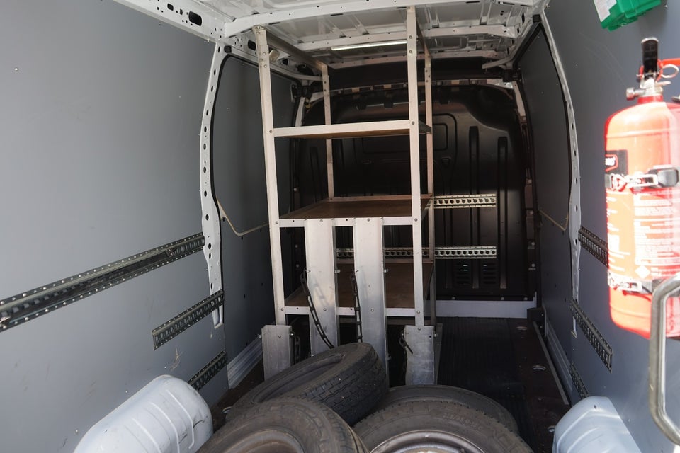 Renault Master IV T33 2,3 dCi 150 L2H2 Kassevogn