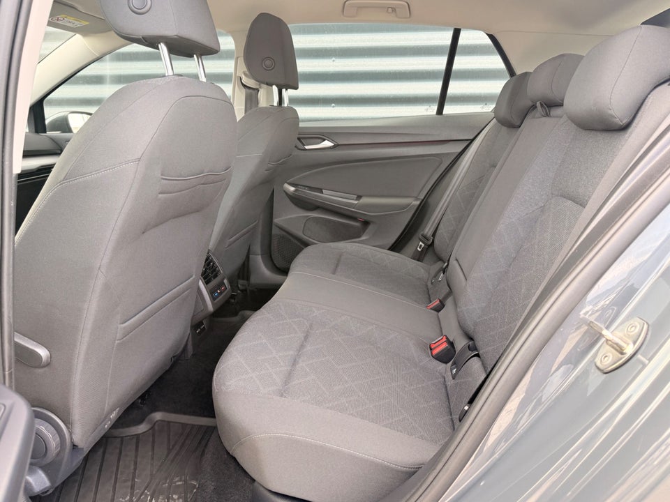 VW Golf VIII 1,5 TSi 130 1st Edition 5d