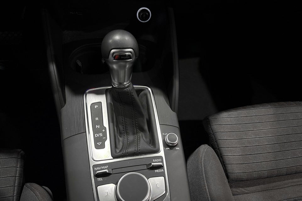 Audi A3 35 TFSi Sport Limited S-tr. 4d
