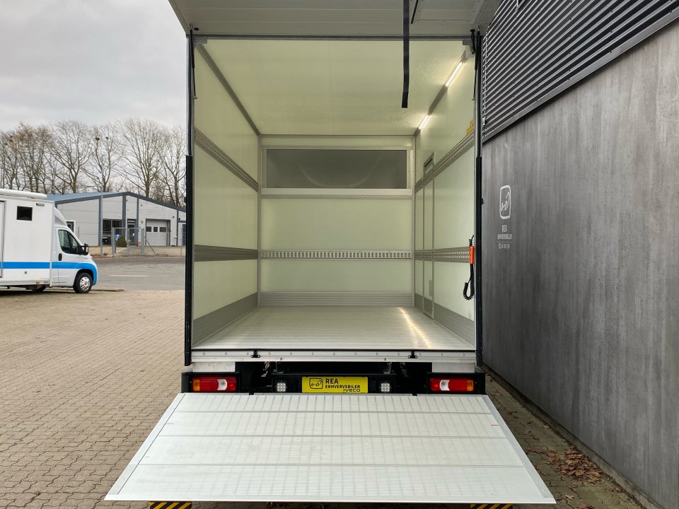 Iveco Daily 3,0 35S18 4100mm Box m/lift AG8