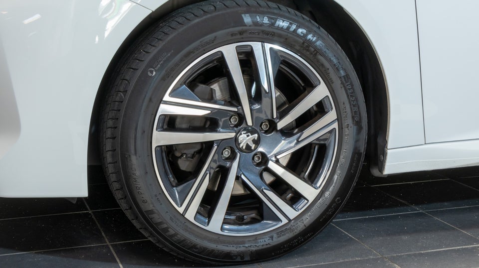 Peugeot 208 1,2 PureTech 100 Allure 5d