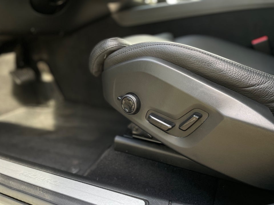 Volvo XC60 2,0 T8 ReCharge Inscription aut. AWD 5d