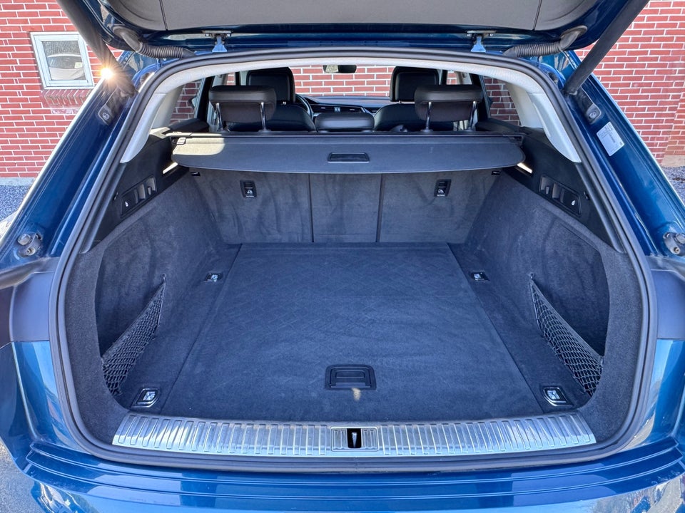 Audi e-tron 55 quattro 5d