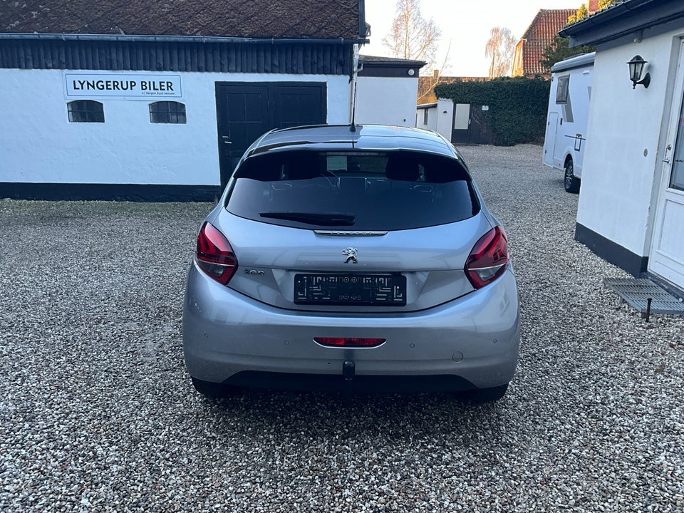 Peugeot 208 1,2 PureTech 82 Selection Sky 5d