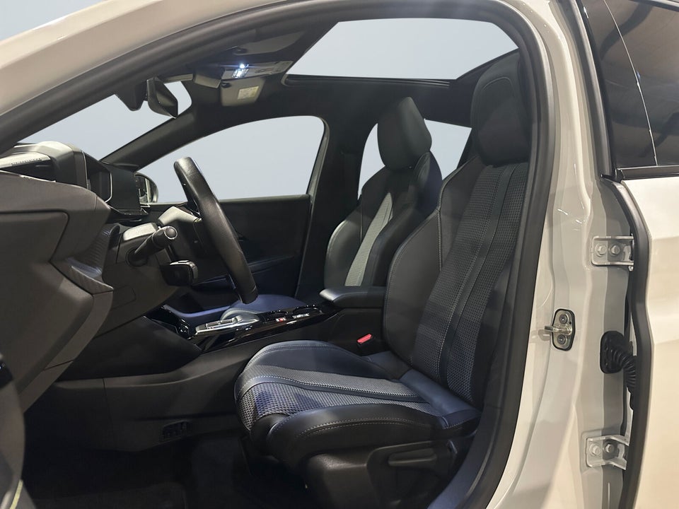 Peugeot e-208 50 GT Pack 5d