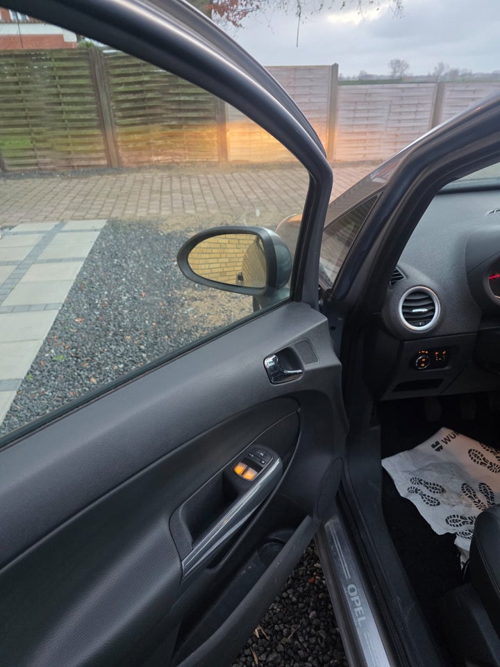 Opel Corsa 1,4 16V Cosmo 5d