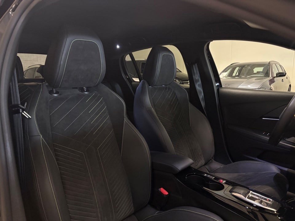 Peugeot e-208 54 GT 5d